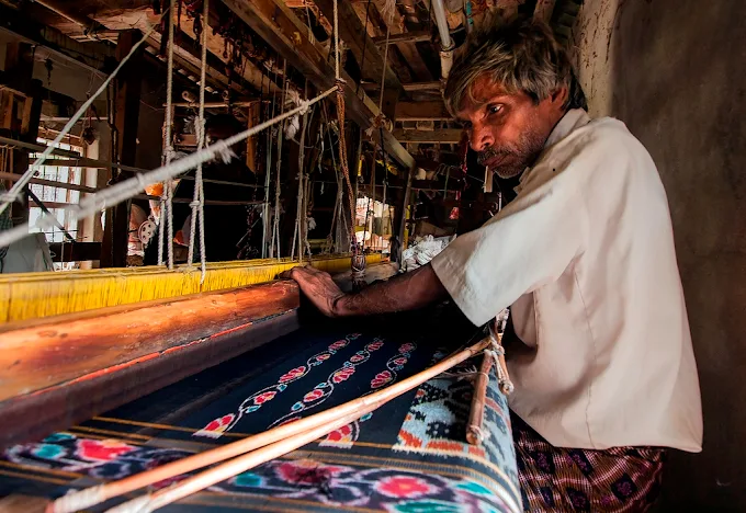 Warp specialist weaving