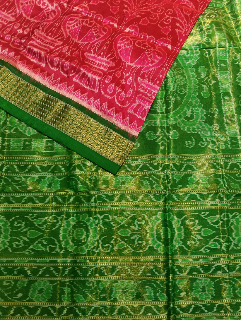 Khadi Niketan weavers