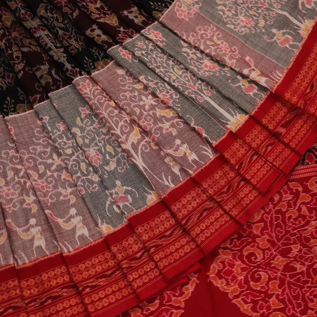 Pattern maker creating designs